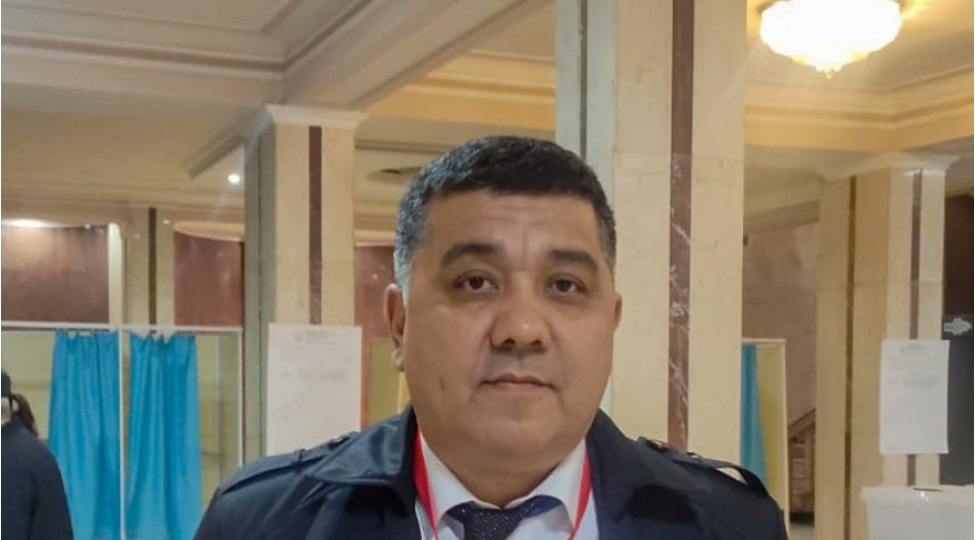 beynelxalq-mushahidechi-azerbaycan-xalqinin-sevinc-ichinde-sechkilere-geldiyini-goruruk