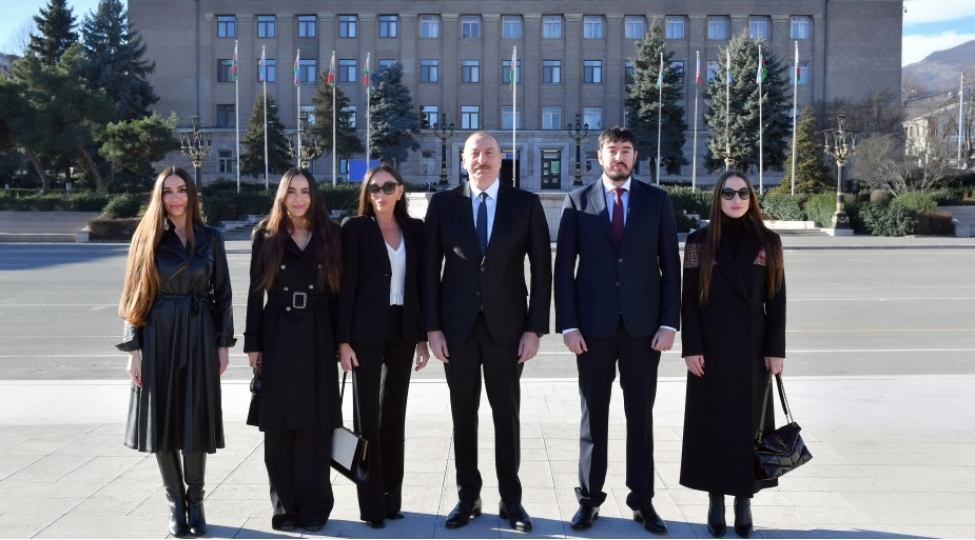 prezident-ailesi-ile-xankendide-fotolar