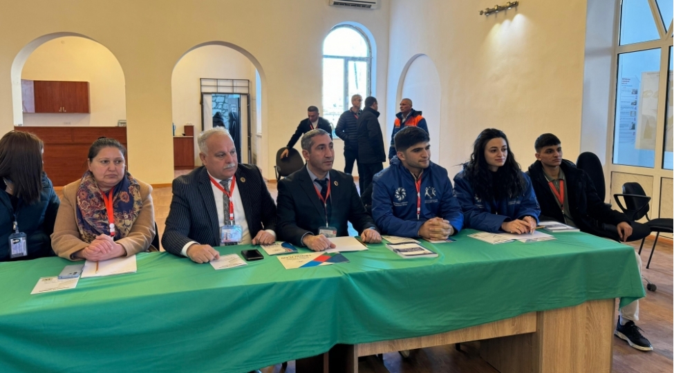konulluler-prezident-sechkilerini-mushahide-edir-foto
