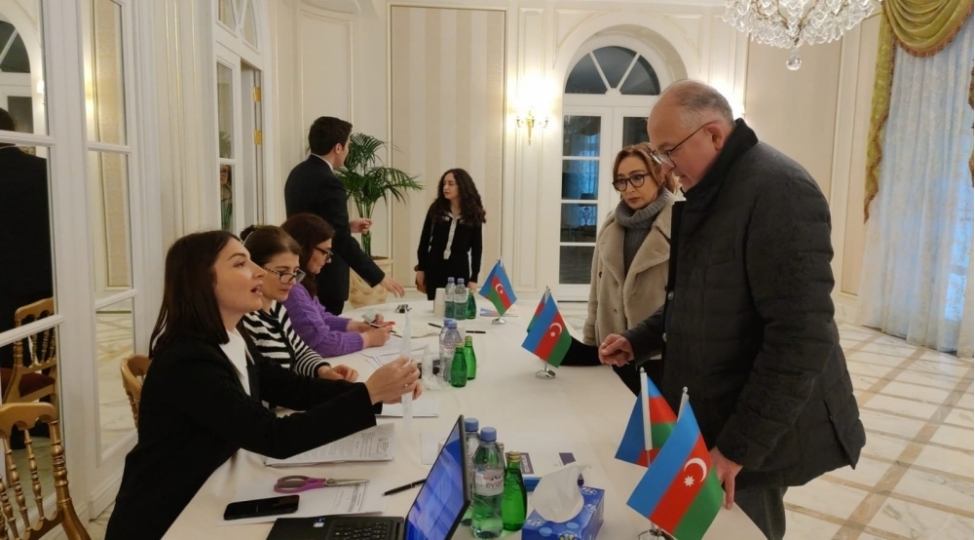 fransada-azerbaycan-vetendashlari-prezident-sechkilerinde-sesverme-prosesinde-feal-ishtirak-edirler