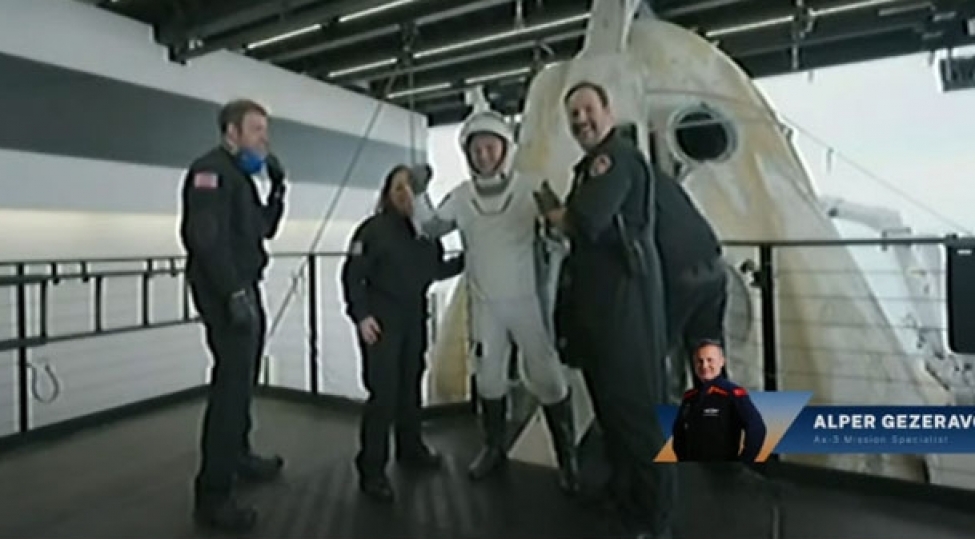 turkiyenin-ilk-kosmonavti-yere-enib