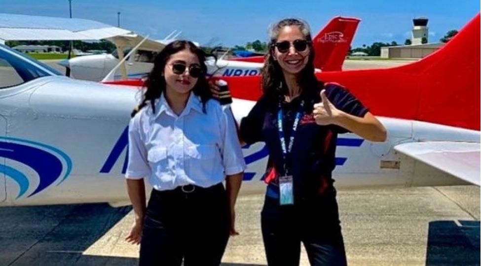 azerbaycanli-qiz-absh-de-pilot-oldu-foto