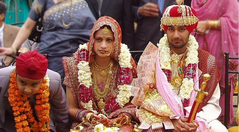 hindliler-niye-hem-chox-hem-de-tund-sari-rengde-qizil-taxirlar