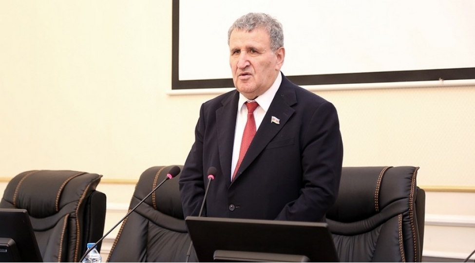 amea-nin-memarliq-ve-incesenet-institutunun-5-emekdashi-ishden-chixarilib-foto