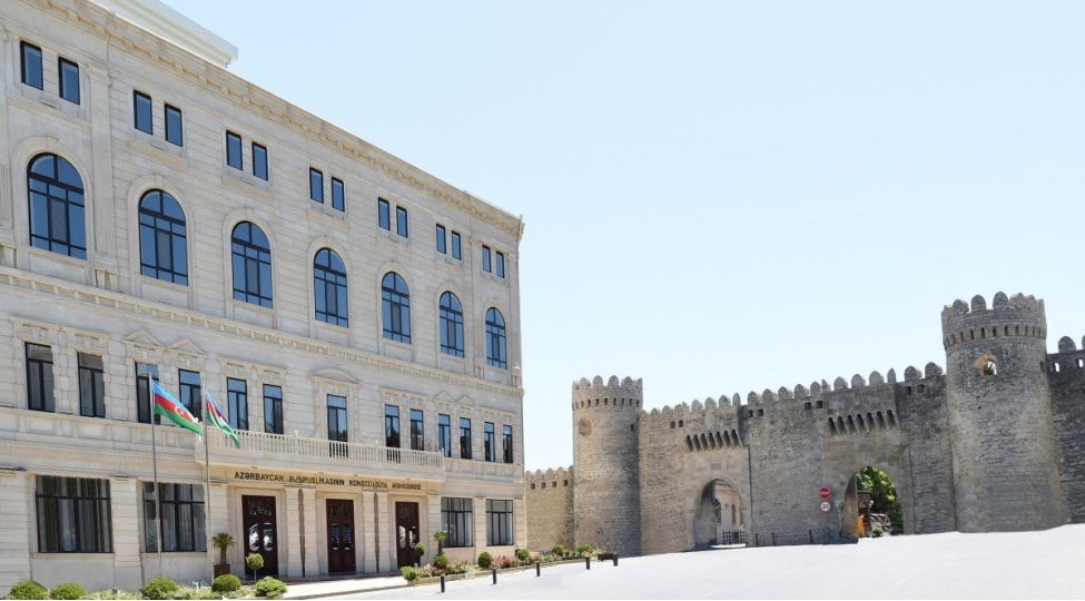 konstitusiya-mehkemesi-plenumunun-prezident-sechkileri-ile-bagli-iclasi-kechirilir-yenilenibcanli