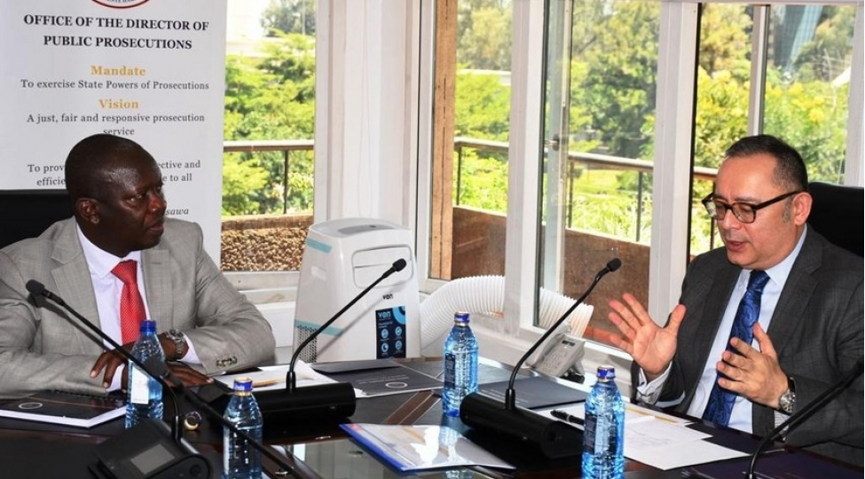 azerbaycanin-sefiri-keniyanin-bash-prokuroru-ile-gorushub-foto