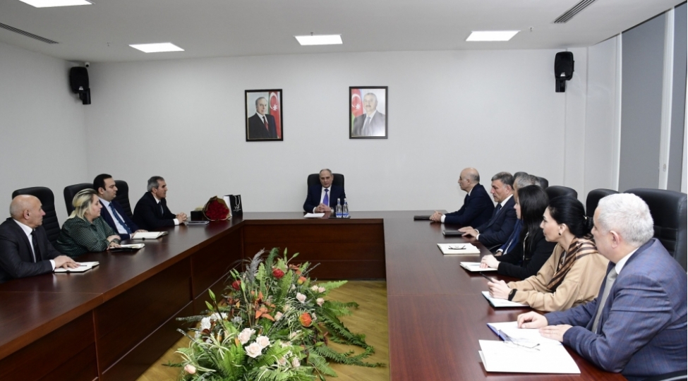 yap-merkezi-aparatinda-partiyanin-sebail-rayon-teshkilatinin-sedri-muxtar-nagiyev-ile-gorush-kechirilib-foto