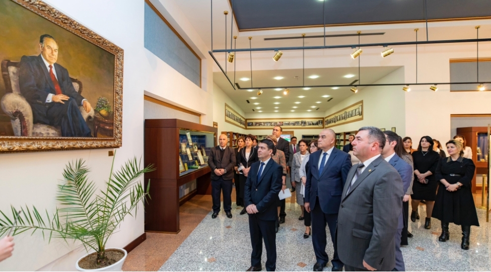 heyder-eliyev-muzeyinin-yaradilmasindan-25-il-otur-foto