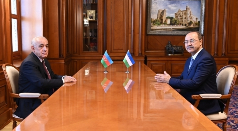ozbekistanin-bash-naziri-azerbaycanin-bash-naziri-eli-esedovu-tebrik-edib