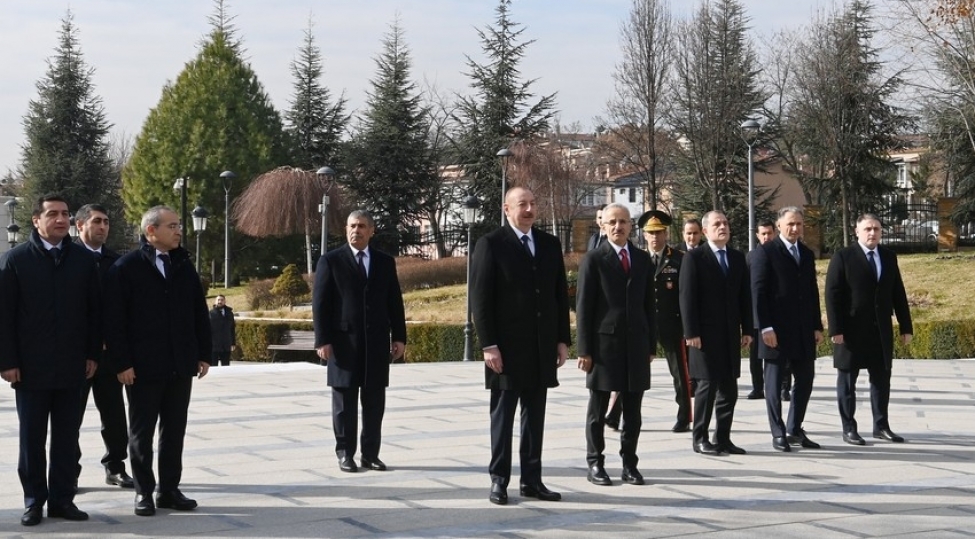 prezident-ankarada-ulu-onder-heyder-eliyevin-abidesini-ziyaret-edib-yenilenibfoto