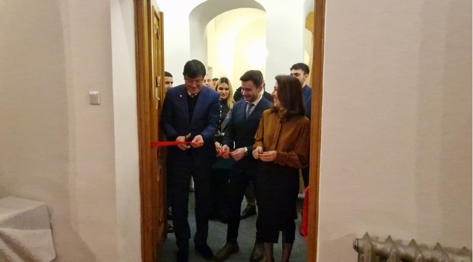 polshada-ikinci-azerbaycan-evi-achilib