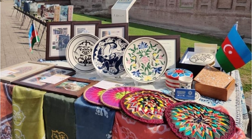 pakistanda-icherisheherle-bagli-sergi-teshkil-olunub-foto