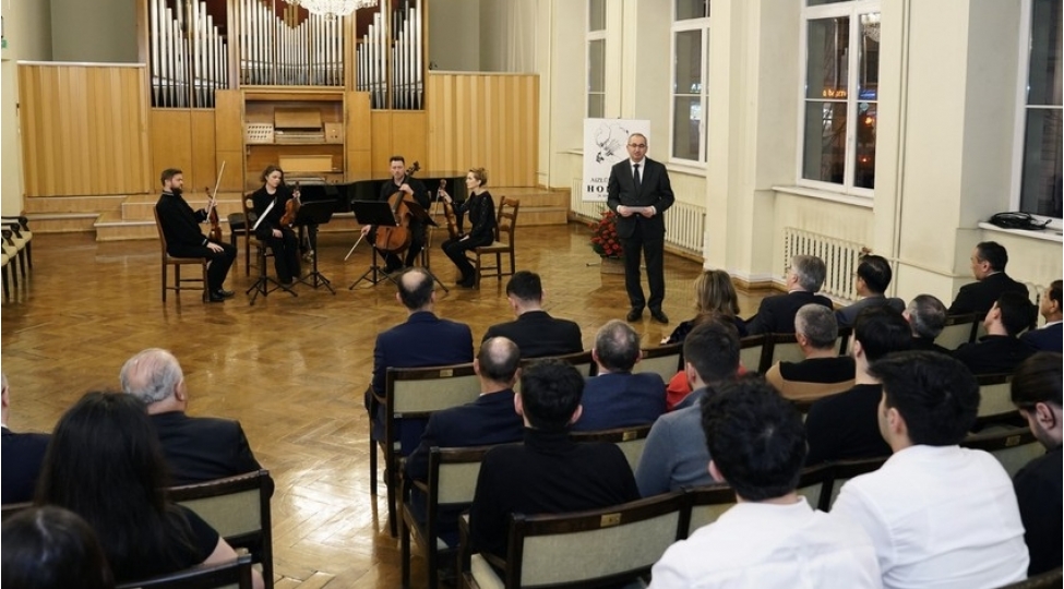 latviyada-xocali-qurbanlarinin-xatiresine-hesr-edilmish-anim-konserti-kechirilib-foto