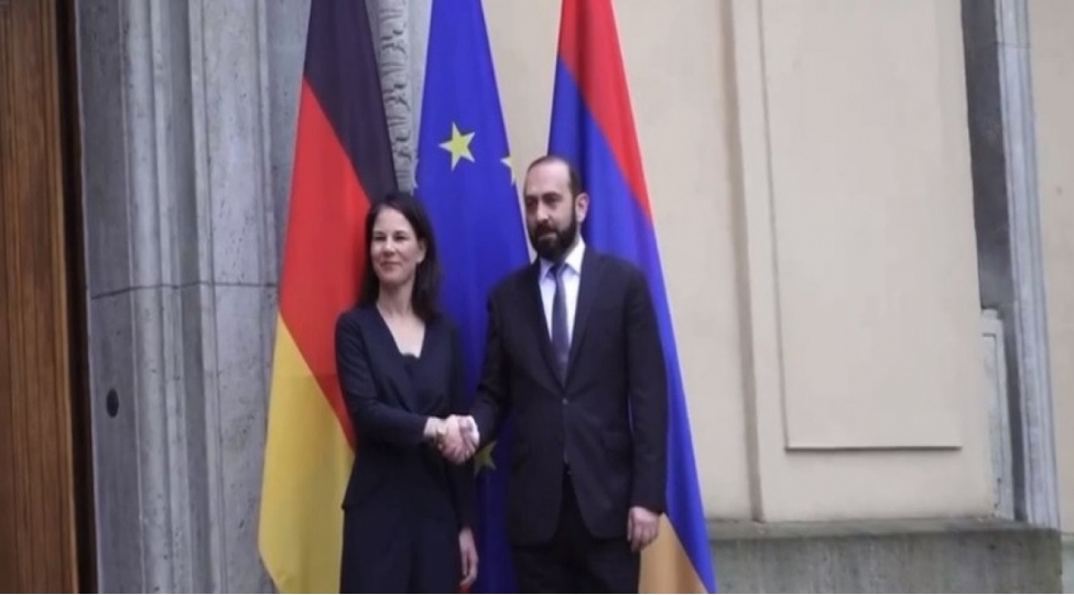 berbok-ve-mirzoyan-azerbaycanla-normallashma-prosesini-muzakire-edib