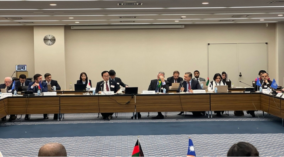 xin-rehberinin-muavini-tokioda-iqlim-deyishikliyine-dair-gorushde-chixish-edib