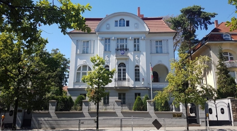 almaniyadaki-sefirlik-vetendashlarimizin-six-yashadigi-sheherlerde-pasportlarin-resmileshdirilmesine-bashlayir