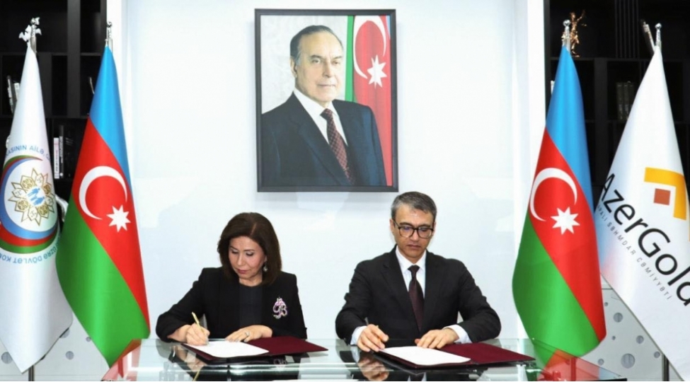 aile-qadin-ve-ushaq-problemleri-uzre-dovlet-komitesi-ve-azergold-qsc-arasinda-memorandum-imzalanib-foto