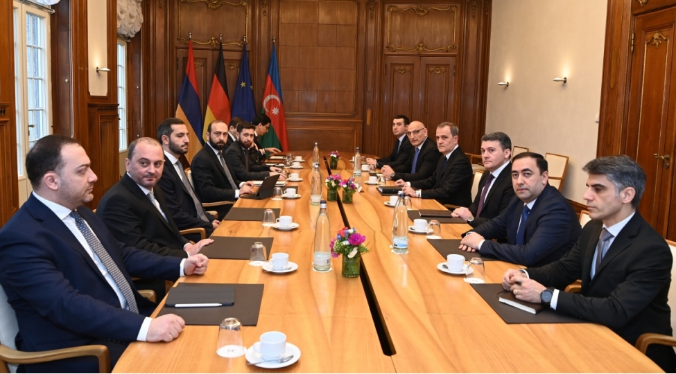 azerbaycan-ve-ermenistan-xarici-ishler-nazirlerinin-berlinde-danishiqlari-bashlayib-yenilenib