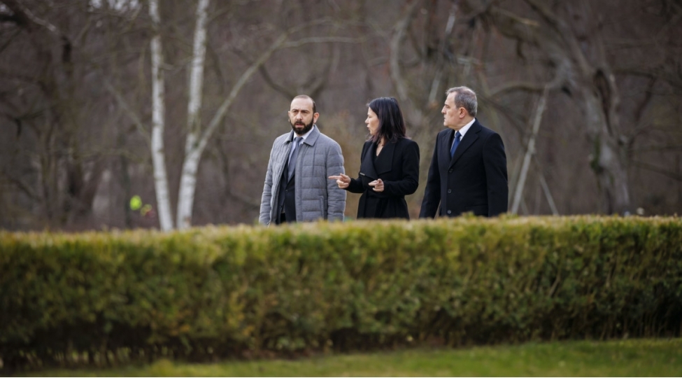 berbok-azerbaycan-ve-ermenistan-sulh-muqavilesine-dogru-cesaretli-yolla-gedirler