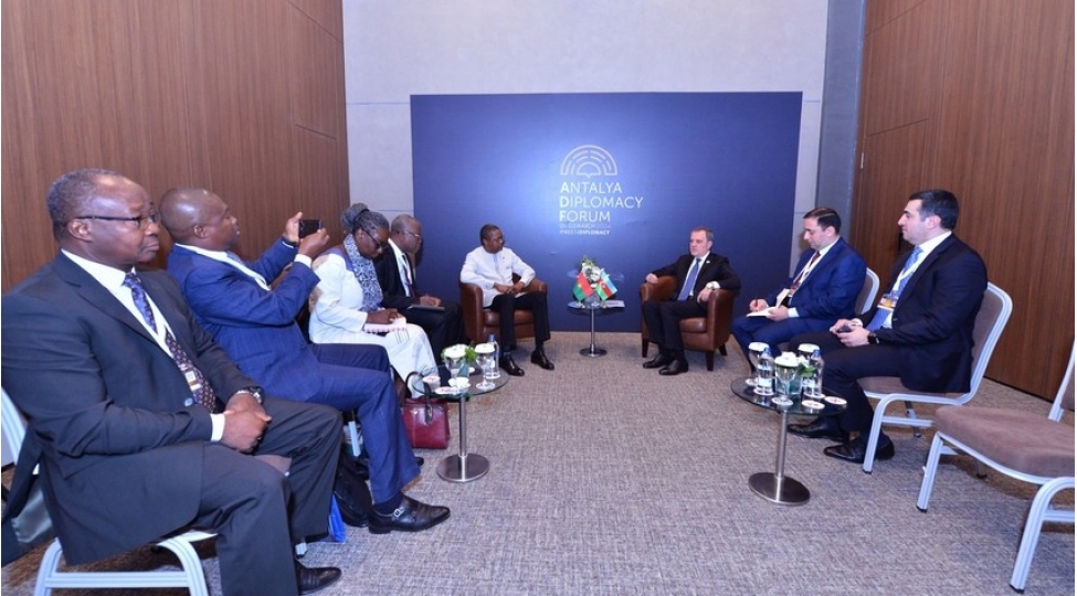 ceyhun-bayramov-burkina-fasonun-xin-bashchisi-ile-gorushub