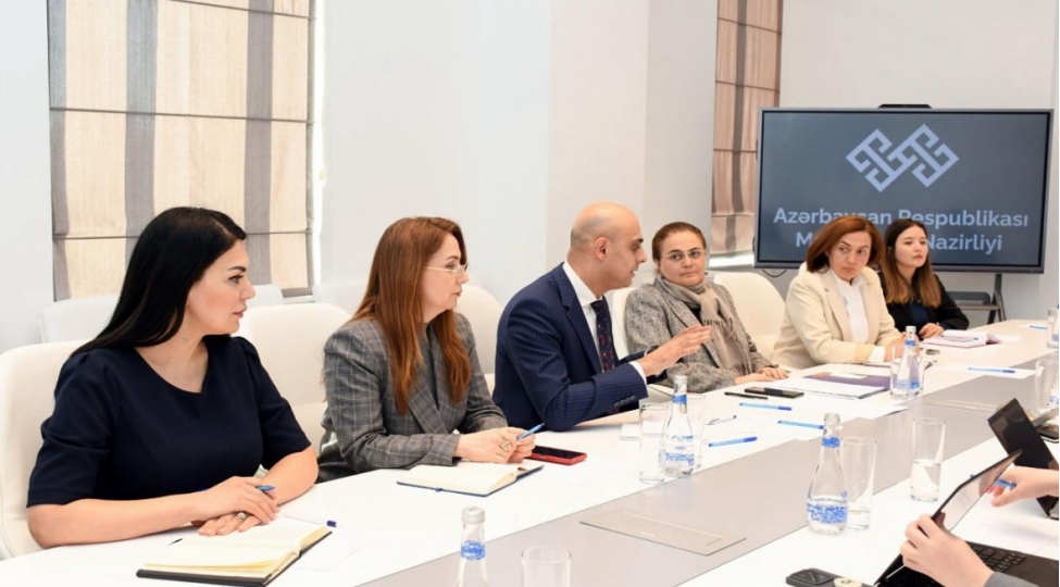 medeniyyet-nazirliyinde-tiktok-numayende-heyeti-ile-gorush-olub-foto