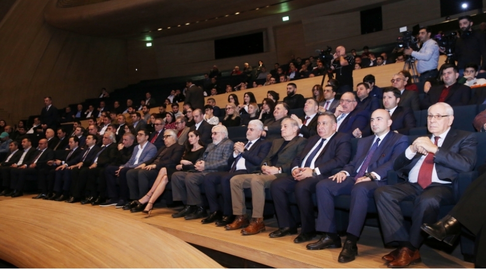 qarabag-fk-30-movsum-seferde-senedli-filminin-teqdimati-olub-foto