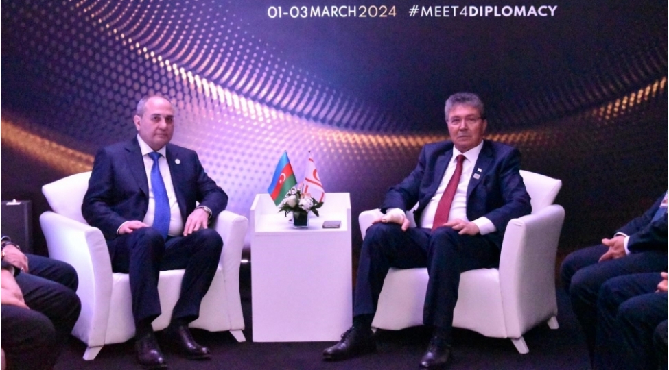 yap-sedrinin-muavini-ile-ulusal-birlik-partiyasinin-sedri-arasinda-gorush-olub