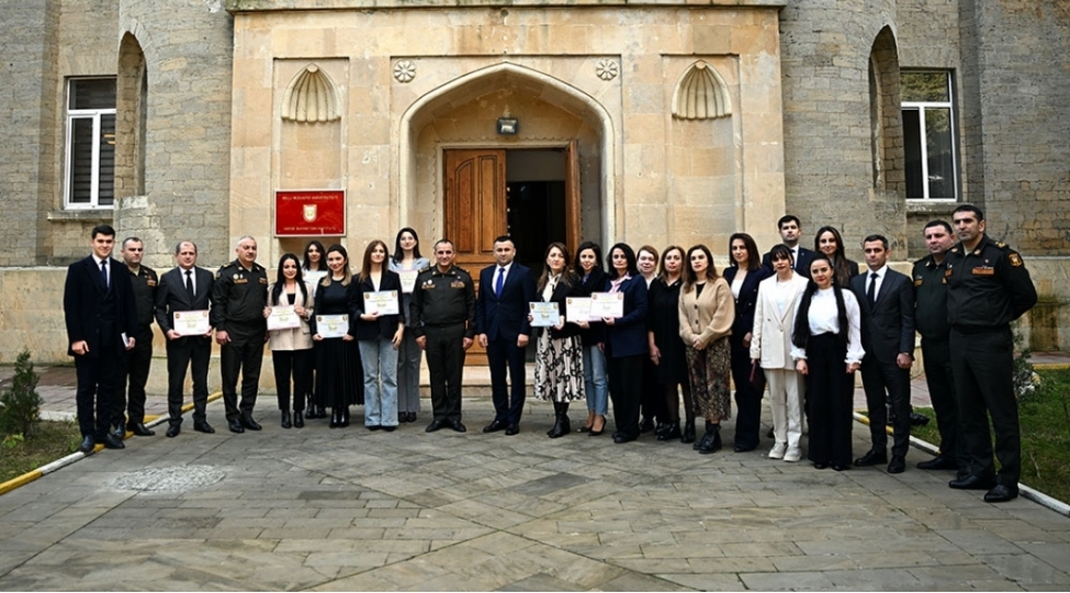 milli-mudafie-universitetinde-tebib-in-emekdashlari-ile-kechirilen-intensiv-ingilis-dili-kursu-yekunlashib