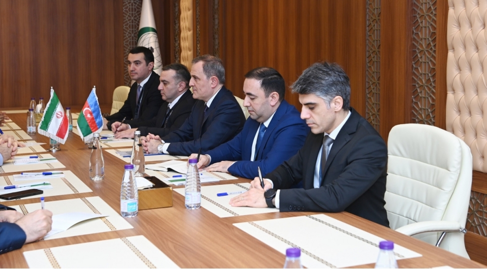 ceyhun-bayramov-iranli-hemkarina-ermenistanin-bezi-dovletler-terefinden-silahlandirilmasi-sulh-prosesine-tehdidir