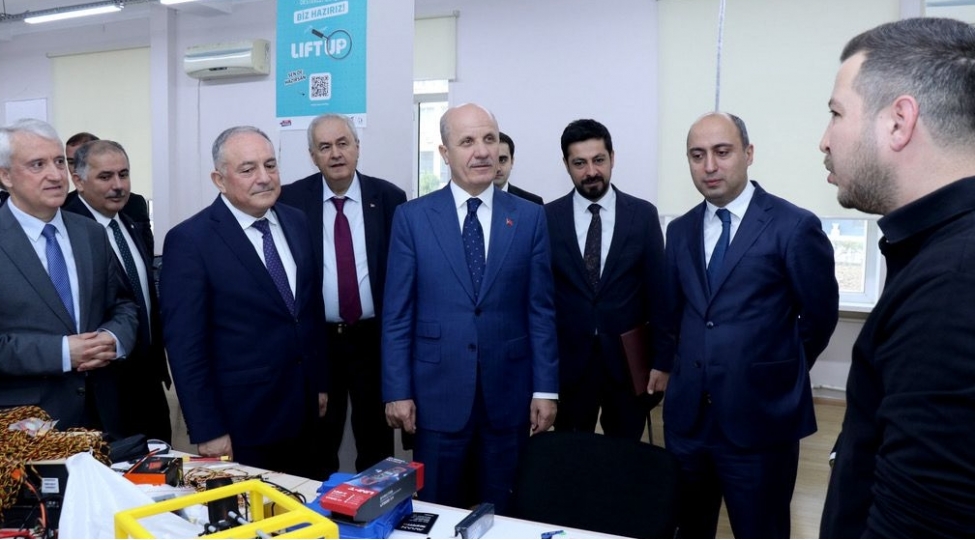 turkiyenin-ali-tehsil-shurasinin-sedri-erol-ozvar-aztu-da-olub-foto