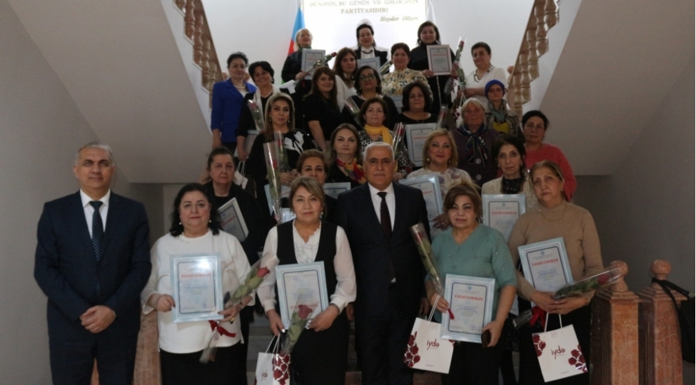 azerbaycan-qadinlaritariximize-parlaq-sehifeler-yaziblar-foto