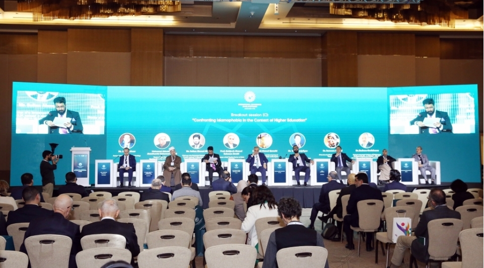 baki-konfransinin-ilk-gunu-ali-tehsil-kontekstinde-islamofobiya-ile-mubarize-movzusunda-muzakirelerle-basha-chatib-yenilenib