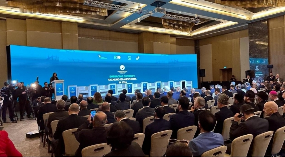 bakida-islamofobiya-ile-mubarize-movzusunda-beynelxalq-elmi-konfransin-ilk-gunu-basha-chatib-yenilenib