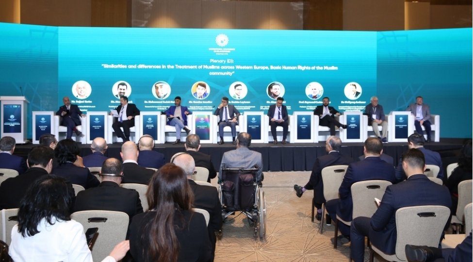 bakida-qerbi-avropada-muselmanlara-munasibetde-oxsharliqlar-ve-ferqlilikler-muzakire-edilib