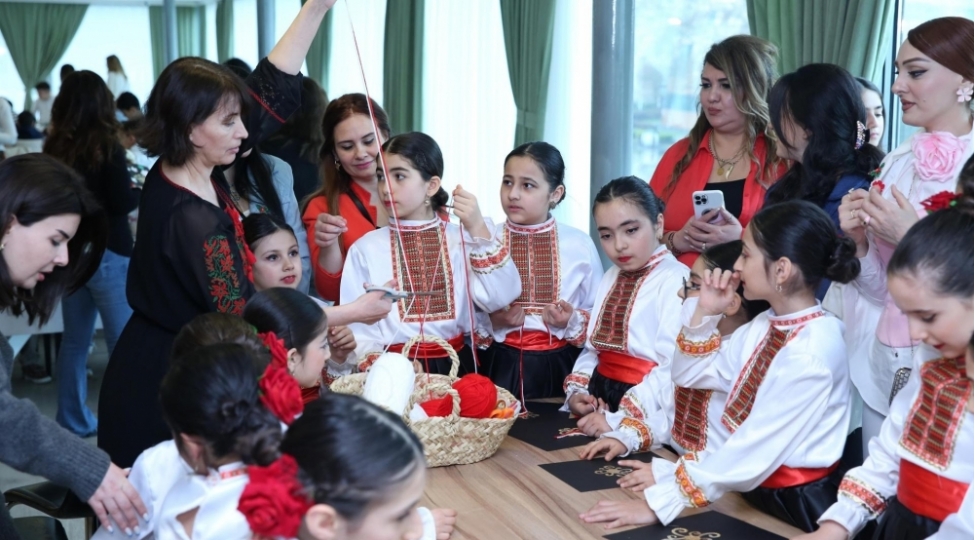 bakida-ruminiya-ve-moldovanin-milli-bahar-gunu-martishor-bayrami-qeyd-edilib
