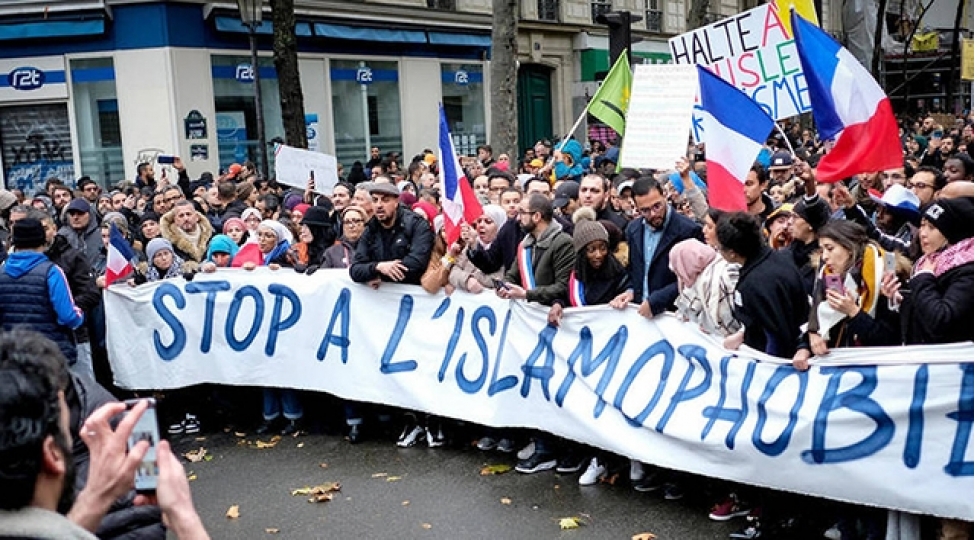fransa-islamfobiya-laboratoriyasina-chevrilib-sherh