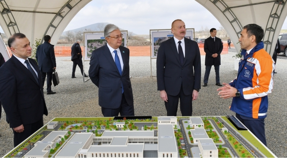 fuzulide-insha-olunacaq-merkezi-rayon-xestexanasinin-layihesi-ile-tanishliq-foto