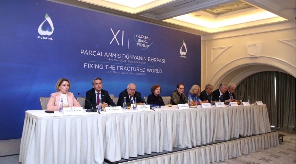 xi-qlobal-baki-forumu-ile-elaqedar-metbuat-konfransi-teshkil-olunub-foto