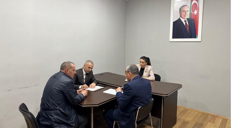 sebine-xasayeva-yeni-yasamalda-vetendash-qebulu-kechirib-foto