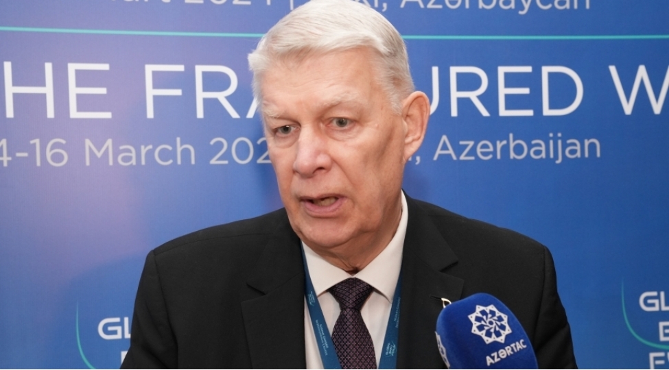 valdis-zatlers-azerbaycan-balansdirilmish-xarici-siyaset-aparir