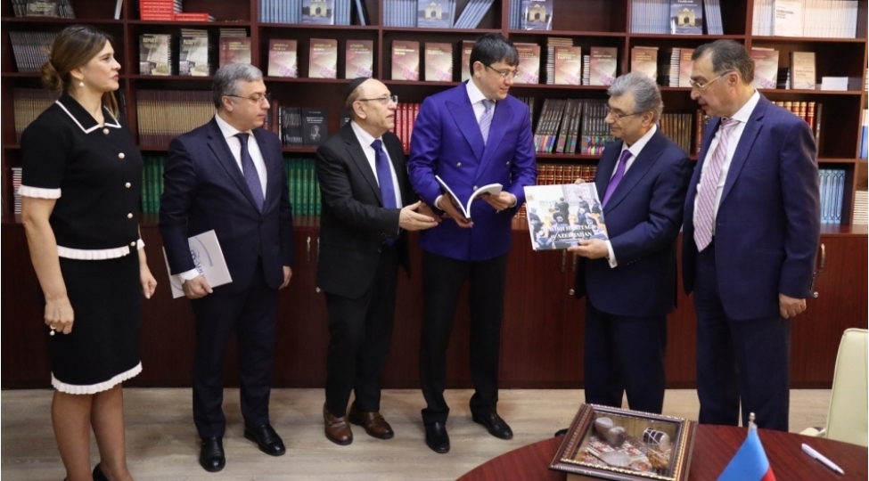 absh-ve-kanadanin-buxara-yehudileri-konqresinin-numayende-heyeti-diasporla-ish-uzre-dovlet-komitesinde-olub