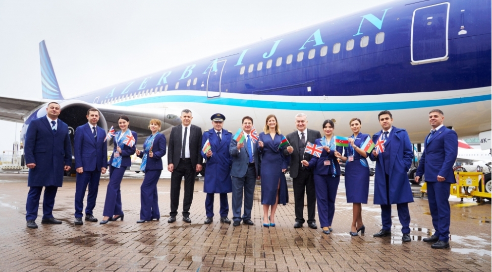 azal-londonun-daha-bir-hava-limanina-uchushlara-bashladi-foto