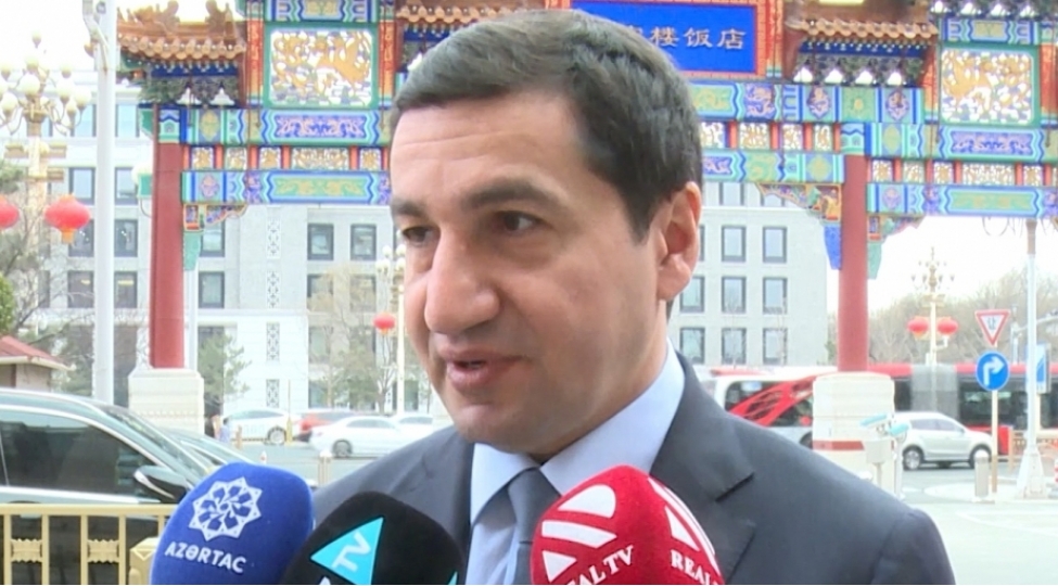 hikmet-haciyev-azerbaycan-ile-chin-arasinda-enenevi-dostluq-ve-terefdashliq-munasibetleri-var