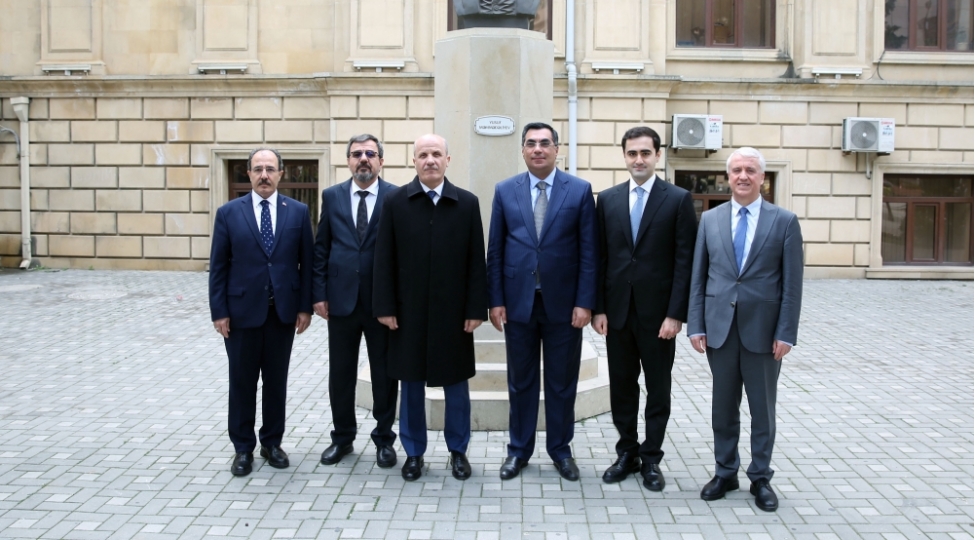 turkiyenin-ali-tehsil-shurasinin-sedri-baki-ali-neft-mektebinde-olub-foto