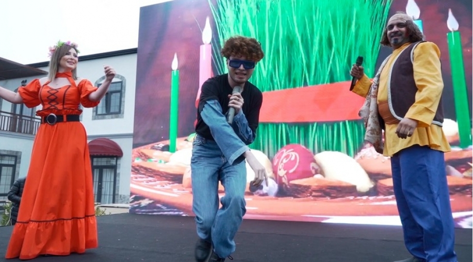 zengilanlilar-agali-kendinde-novruz-bayramini-qeyd-edibler