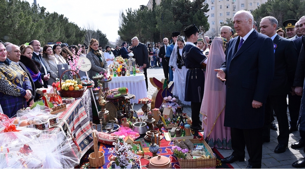 sumqayitda-novruz-bayrami-tenteneli-shekilde-qeyd-olunub-foto