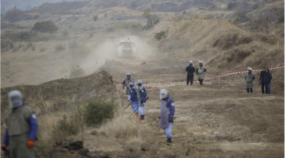 qerb-azerbaycana-minalarin-temizlenmesinde-az-komek-edir