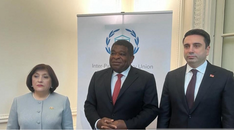 sahibe-qafarova-ve-alen-simonyan-arasinda-gorush-kechirilir-foto