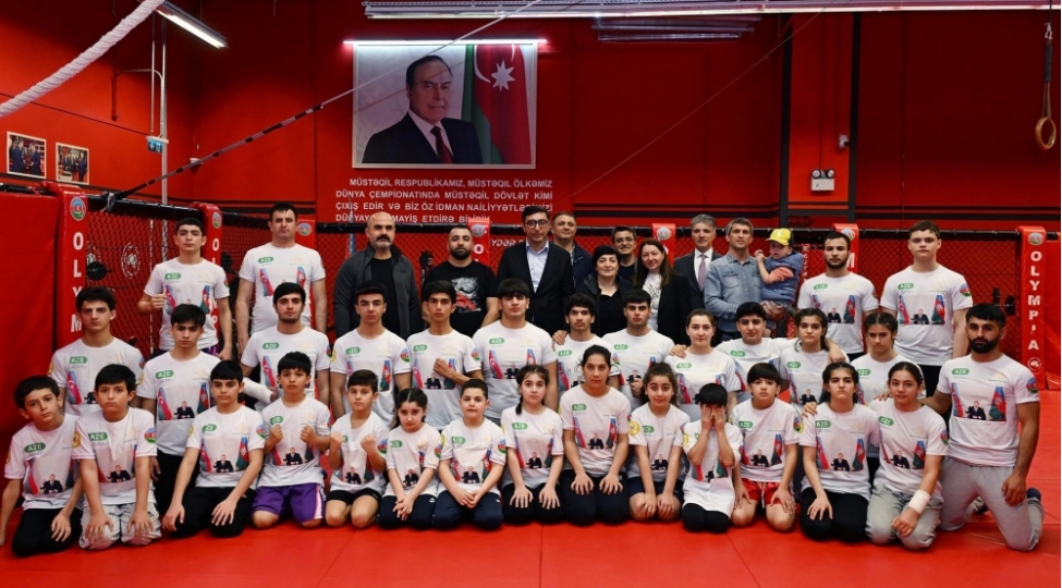 ferid-qayibov-olimpiya-klubunun-uzvleri-ile-gorushub