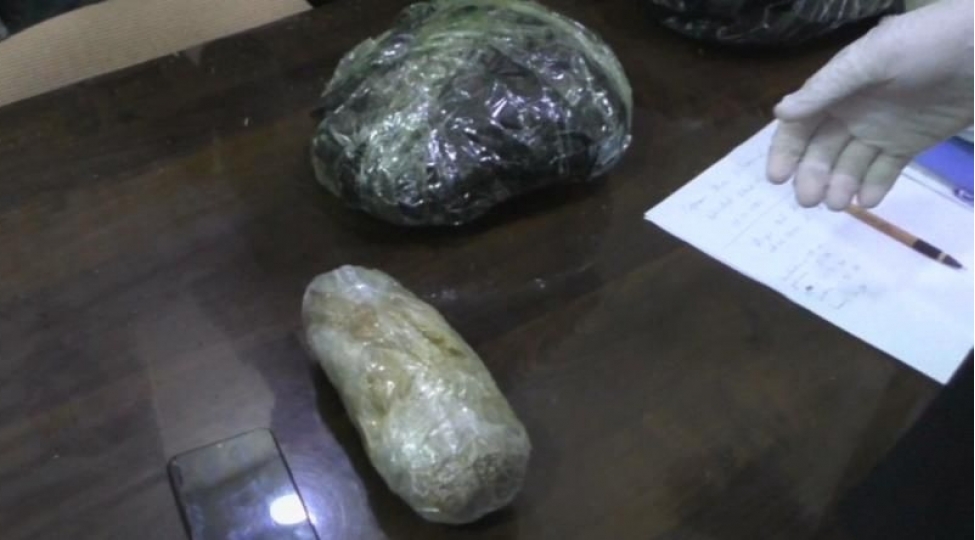 mingechevirde-avtomat-silah-gezdiren-ve-narkokuryerlik-eden-shexsler-saxlanilib